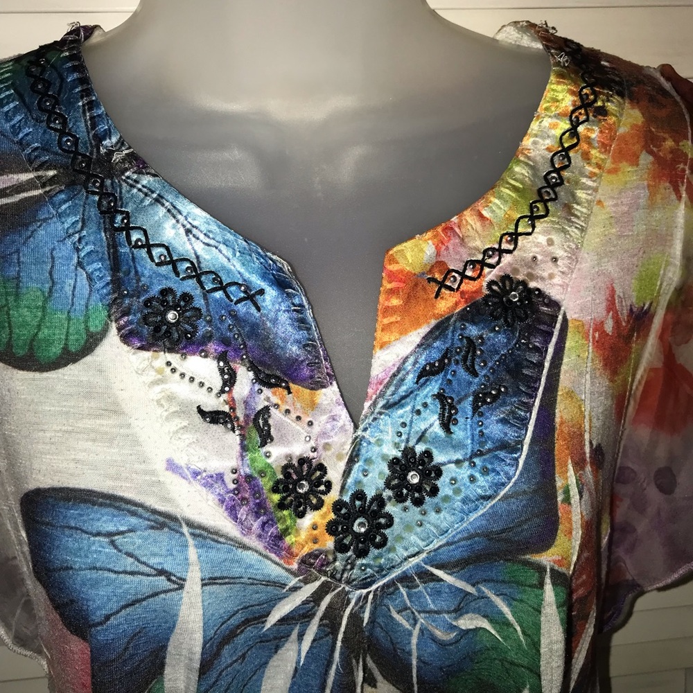 BEAUTIFUL Butterfly shirt 🦋 EUC 🦋